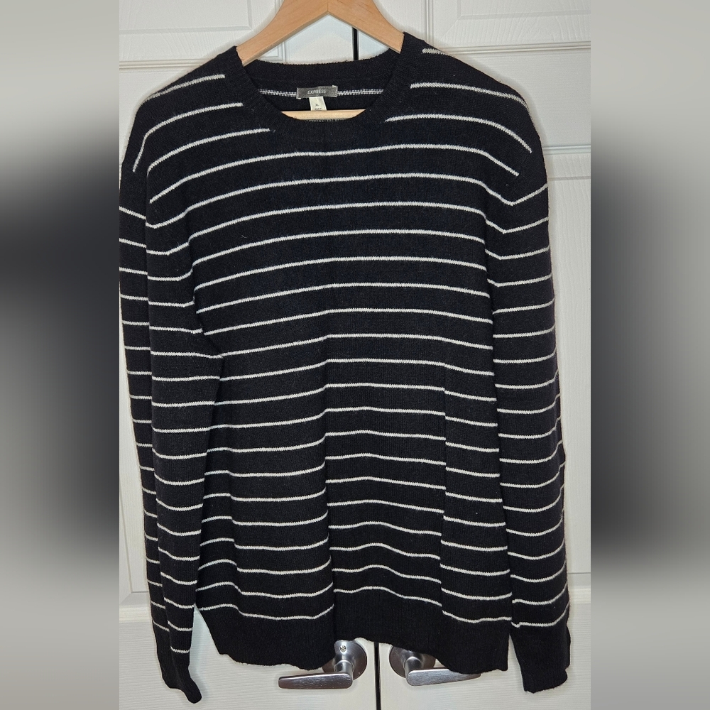 Vintage Express Men’s Crewneck Lambswool Sweater – Black with White Stripes – XL